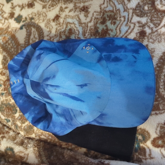 Lululemon Blue tye dye Hat 88% polyester very light and like new worn once💥 - Picture 2 of 5